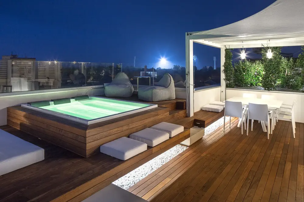 Arredo appartamento con terrazzo e piscina a rimini.